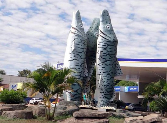 Monumento em homenagem aos Cacharas